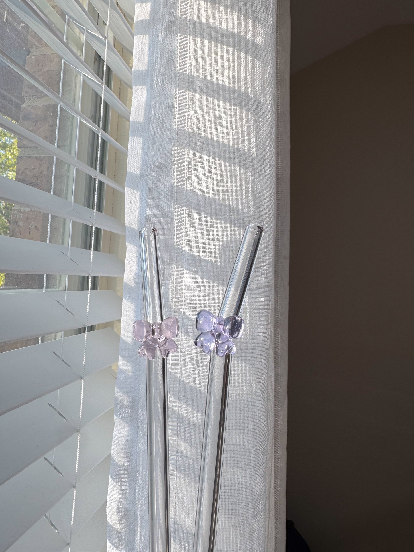 bow charm glass straw